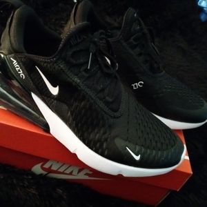Nike 270
